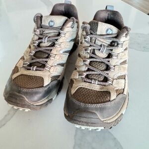 Merrell Moab 2 Women's Hiking Shoes - Brown and Tan. Vibram soles. Size 7.5